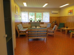 Gruppenraum im Ferienhaus Bovik Lägergård in Schweden.