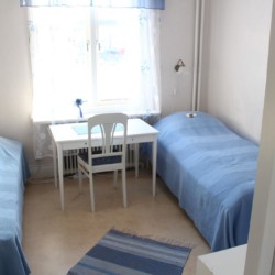 Zweibettzimmer im schwedischen Freizeitheim Kåfalla Herrgård am See für Kinderfreizeiten