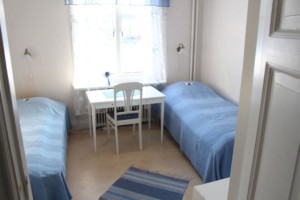 Zweibettzimmer im schwedischen Freizeitheim Kåfalla Herrgård am See für Kinderfreizeiten