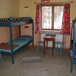 SEEN_4S_1 Die Zimmer im Gruppenhaus Das schwedische Gruppenhaus Ensro Lägergård in Schweden.