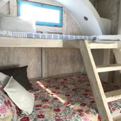Kajütenhaus im griechischen Feriencamp Strandlodge direkt am Mittelmeer für Menschen mit Behinderung