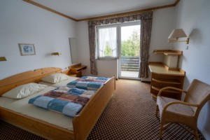 Schlafzimmer im Winterberger Tor im Sauerland für behinderte Menschen und Rollstuhlfahrer