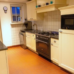Küche im niederländischen Gruppenhaus Nieuwe Brug