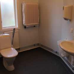 Handicap-WC im schwedischen Haus Östgötagarden.