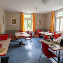 Speiseraum im Gruppenhaus Forsthaus Eggerode im Harz in Deutschland für Kinderfreizeiten