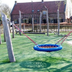Spielplatz am barrierefreien Gruppenhaus Koetshuis in den Niederlanden