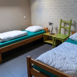 Ein Zweibettzimmer im behindertengerechten Gruppenhaus Kievitsnest in den Niederlanden.