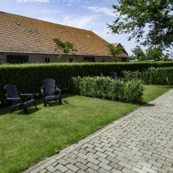 Garten am barrierefreien Ferienhaus in den Niederlanden für Behinderte und Rollstuhlfahrer