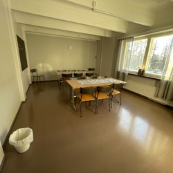 Einer von 4 kleinen Gruppenräumen im finnischen Freizeitheim Karjala