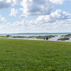 Strand Heidkate am Wiesenhaus an der Ostsee, das für Behindertengruppen mit Rollstuhl-Fahrern gut geeignet ist