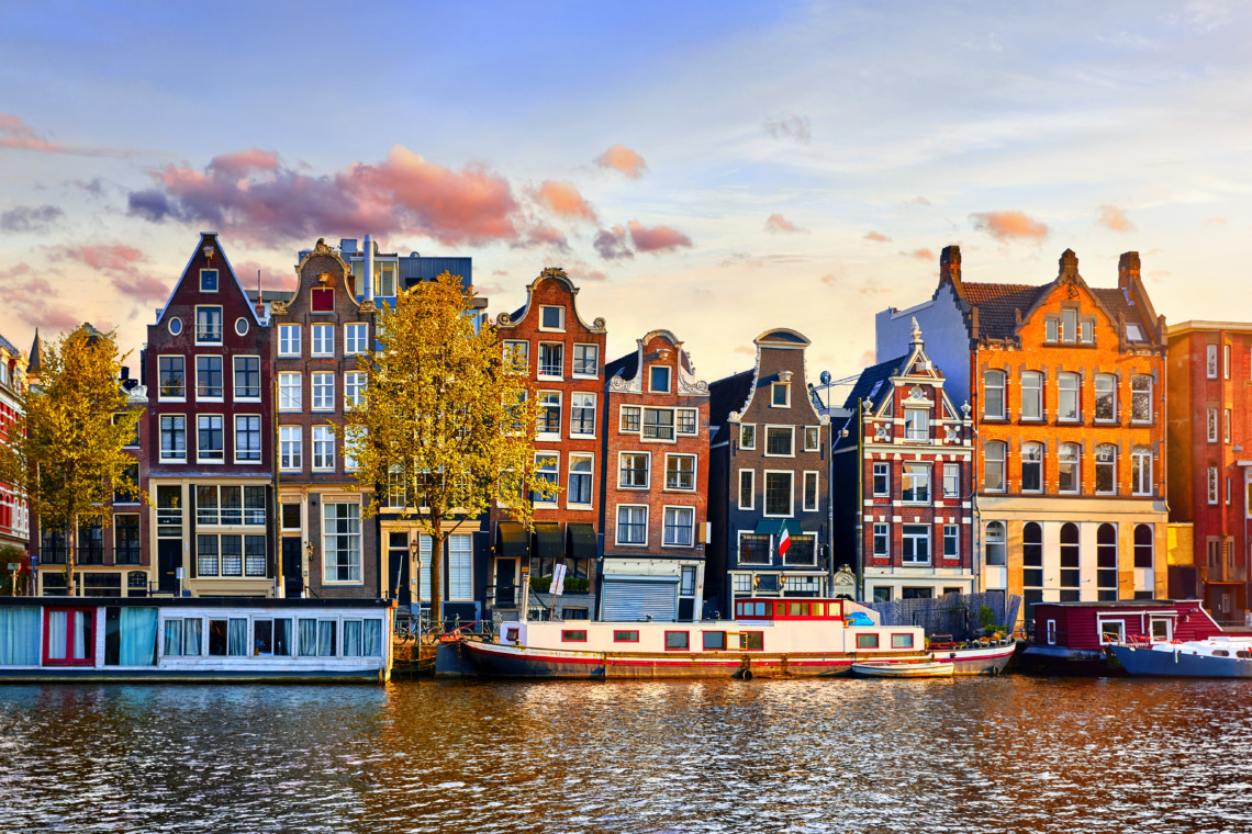 Dancing houses in Amsterdam für einen Ausflug während einer Gruppenreise mit Menschen mit Behinderung