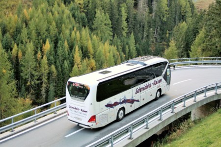 Busketten bilden mit Reiseservice Henser!