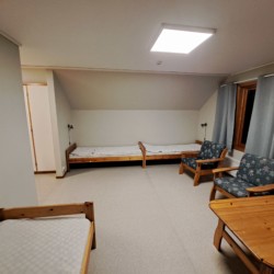 Mehrbettzimmer im norwegischen Freizeitheim Holmavatn, nicht weit vom Preikestolen.