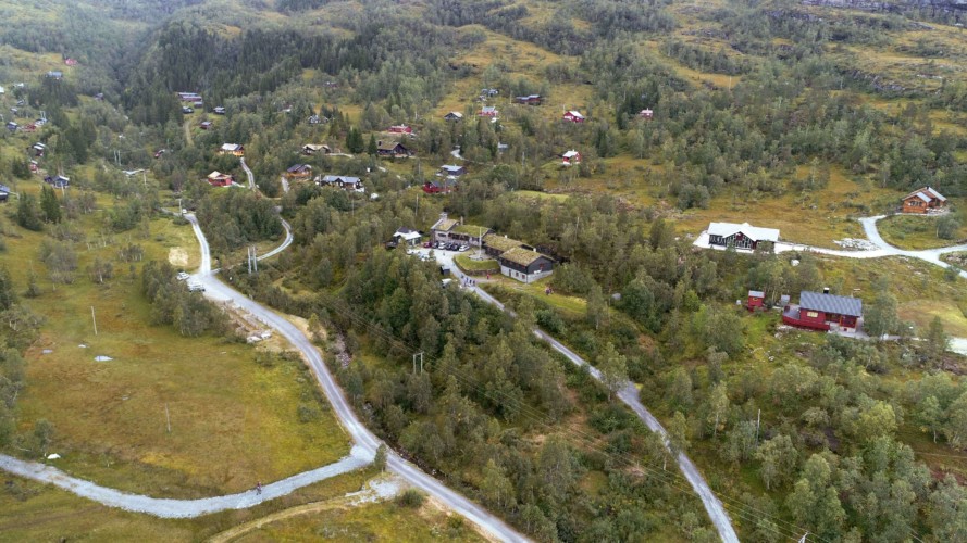 Großes Außengelände vom norwegischen Gruppenheim Wallemtunet für aktive Jugendgruppen.