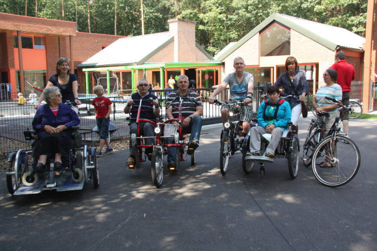 Fahrräder im barrierefreien Gruppenhaus Mechelsbos für Menschen mit einer geistiger Behinderung und Personen im Rollstuhl