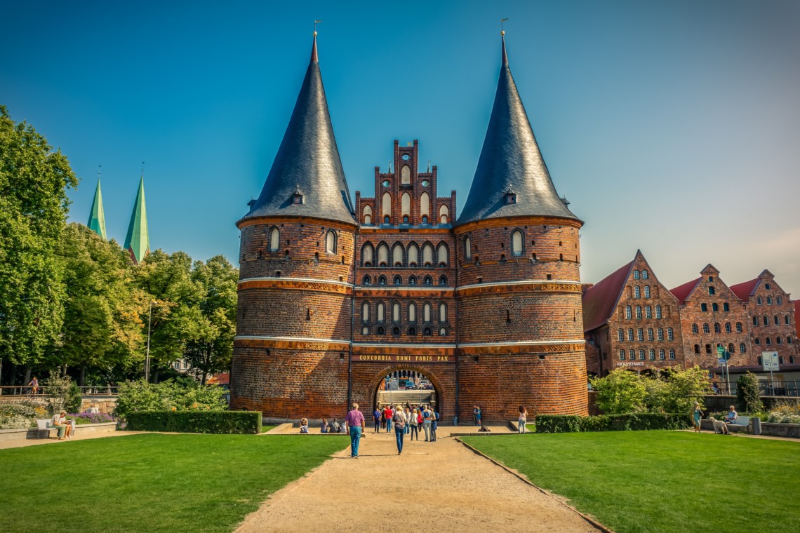 Das Lübecker Holstentor ist das Wahrzeichen der Stadt.